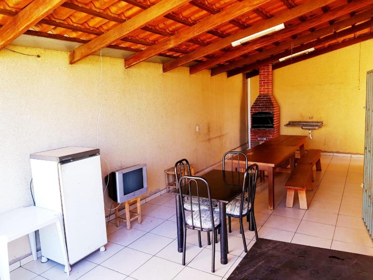Ótima Casa Caldas Novas 2 km do centro para ate 14 pesssoas com piscina aquecida, churrrasqueira, Wifi Exterior foto