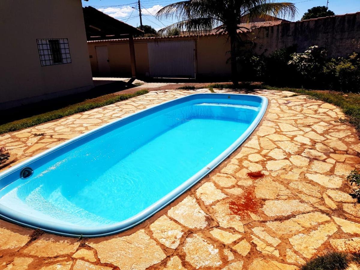 Ótima Casa Caldas Novas 2 km do centro para ate 14 pesssoas com piscina aquecida, churrrasqueira, Wifi Exterior foto