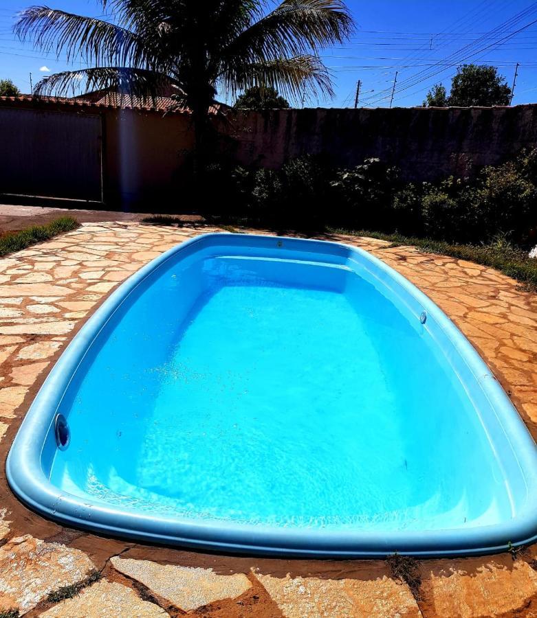 Ótima Casa Caldas Novas 2 km do centro para ate 14 pesssoas com piscina aquecida, churrrasqueira, Wifi Exterior foto