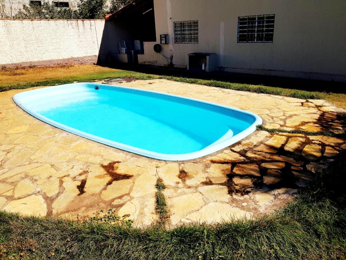 Ótima Casa Caldas Novas 2 km do centro para ate 14 pesssoas com piscina aquecida, churrrasqueira, Wifi Exterior foto