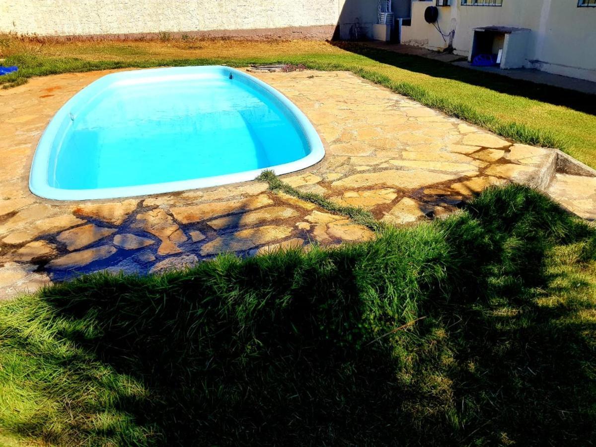 Ótima Casa Caldas Novas 2 km do centro para ate 14 pesssoas com piscina aquecida, churrrasqueira, Wifi Exterior foto