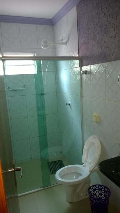 Ótima Casa Caldas Novas 2 km do centro para ate 14 pesssoas com piscina aquecida, churrrasqueira, Wifi Exterior foto