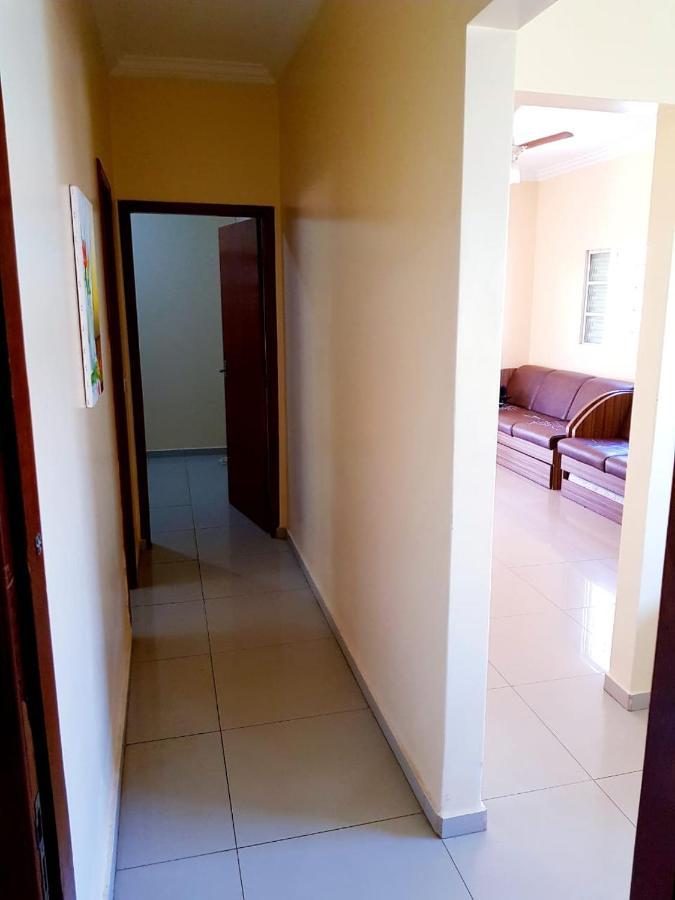 Ótima Casa Caldas Novas 2 km do centro para ate 14 pesssoas com piscina aquecida, churrrasqueira, Wifi Exterior foto