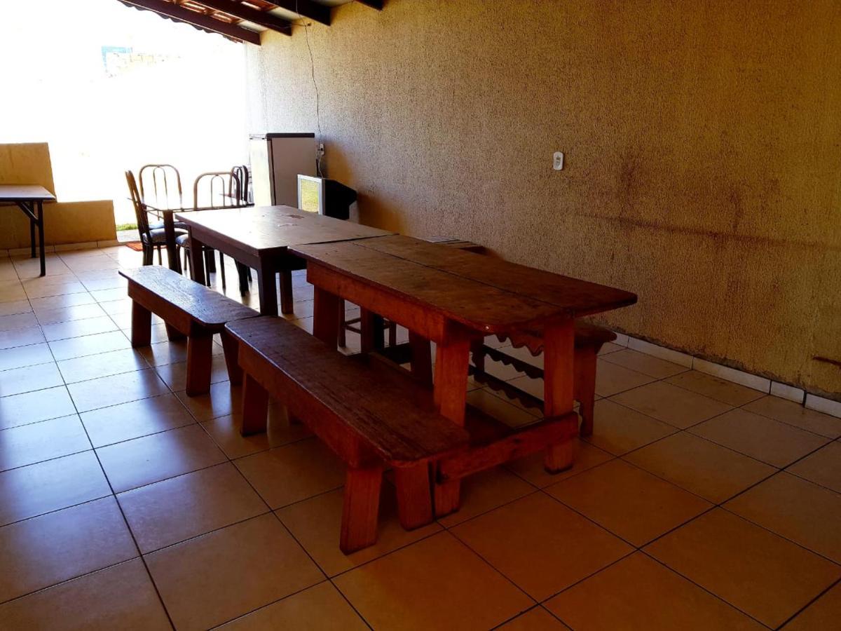 Ótima Casa Caldas Novas 2 km do centro para ate 14 pesssoas com piscina aquecida, churrrasqueira, Wifi Exterior foto
