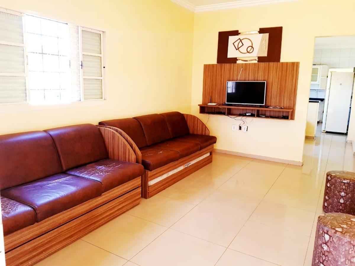Ótima Casa Caldas Novas 2 km do centro para ate 14 pesssoas com piscina aquecida, churrrasqueira, Wifi Exterior foto